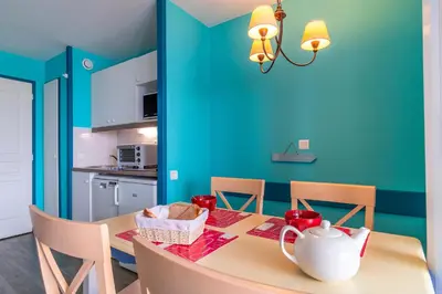 Cuisine ou kitchenette dans l'établissement Le Tamm Bara - Appt avec piscine partagée