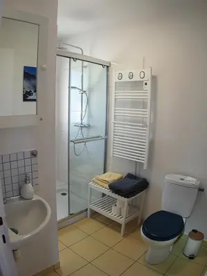Salle de bains dans l'établissement D'une Pointe à l'Autre, Maison avec vue sur mer, à 400 metres de la Plage de Pentrez