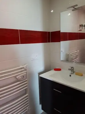 Salle de bains dans l'établissement Gîte détente Domaine de Helles -Spa Privatif et Sauna