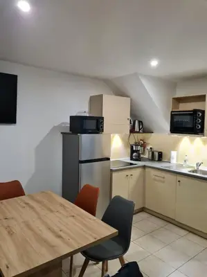 Cuisine ou kitchenette dans l'établissement Maison de vacances