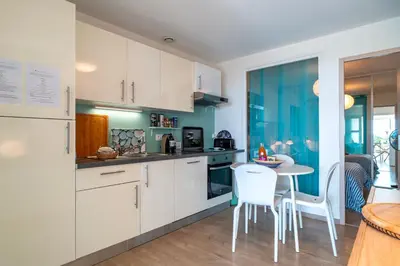 Cuisine ou kitchenette dans l'établissement Rosa Gaelica - Appt face à la plage