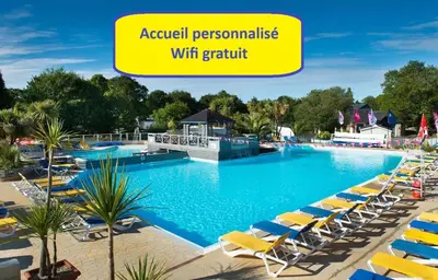 Piscine de l'établissement Domaine de Kerlann ou située à proximité