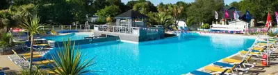 Piscine de l'établissement Domaine de Kerlann ou située à proximité