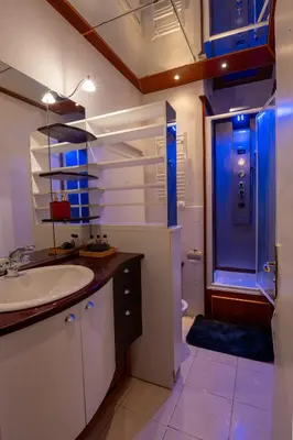 Salle de bains dans l'établissement Cocon atypique en rive droite