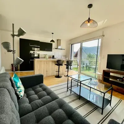 Joli appartement avec balcon au pieds des commences et des plages