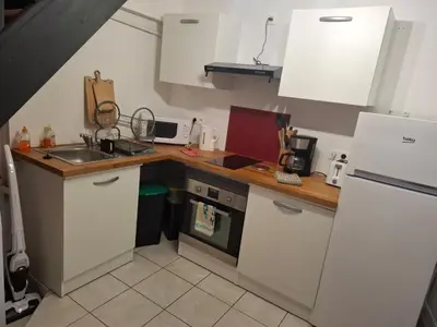 Cuisine ou kitchenette dans l'établissement A deux pas de la plage et du port