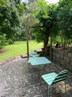 Jardin de l'établissement Chez Cedric & Emmanuelle