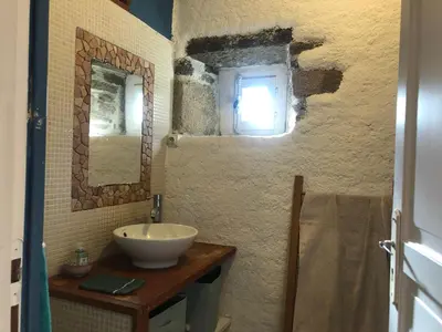 Salle de bains dans l'établissement Longere ancienne dans un parc