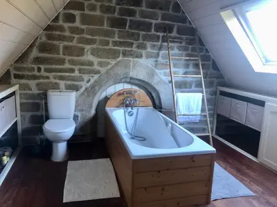 Salle de bains dans l'établissement Longere ancienne dans un parc