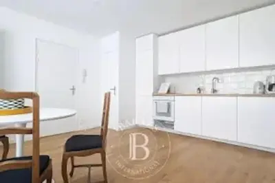 Cuisine ou kitchenette dans l'établissement Bénodet au pied du port charmant Duplex neuf calme au cœur de la station