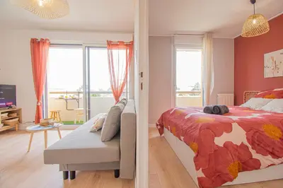 Un ou plusieurs lits dans un hébergement de l'établissement Ty Loan I Hyper centre & Balcon