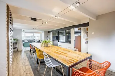 Cuisine ou kitchenette dans l'établissement Maison tout confort 10 personnes - La Halte Bigoudene
