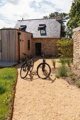 Vélo sur le terrain de l'établissement Maison Marcel - Le Four à Pain ou dans les environs