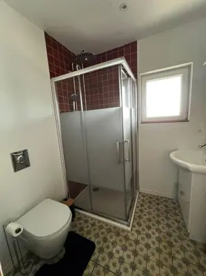Salle de bains dans l'établissement Maison de campagne 8pers proche Carantec, Morlaix, Roscoff