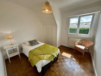 Un ou plusieurs lits dans un hébergement de l'établissement Ty Loho - Grande maison à Landéda