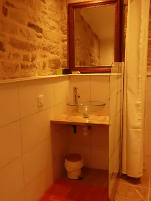 Salle de bains dans l'établissement Gîte de LEIGNOUA