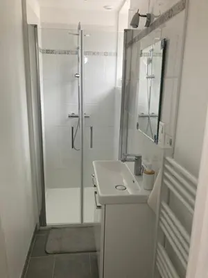 Salle de bains dans l'établissement Ty Ar Pesketour