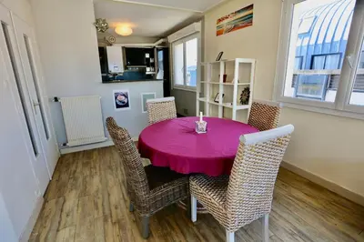 Cuisine ou kitchenette dans l'établissement Joli appartement Centre-ville