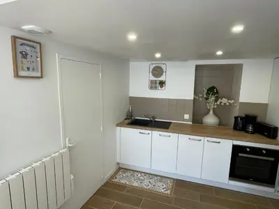Cuisine ou kitchenette dans l'établissement Pen Ty Armor maison de pêcheur proche mer au calme