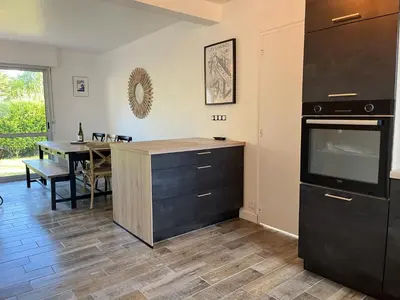 Cuisine ou kitchenette dans l'établissement La maison des dunes de Kerambigorn