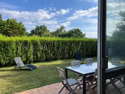 Jardin de l'établissement La maison des dunes de Kerambigorn