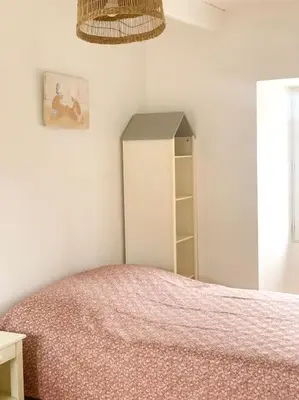 Un ou plusieurs lits dans un hébergement de l'établissement La maison des hirondelles - proche des plages