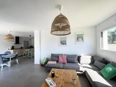 Coin salon dans l'établissement La baie, maison neuve proche des plagesMaison neuve, proche des plages, Mousterlin