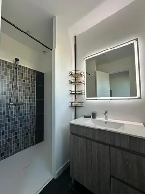Salle de bains dans l'établissement Chez Katerina - Plomeur proches plages