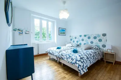 Un ou plusieurs lits dans un hébergement de l'établissement La Maison Bleue I Belle vue mer et Jardin