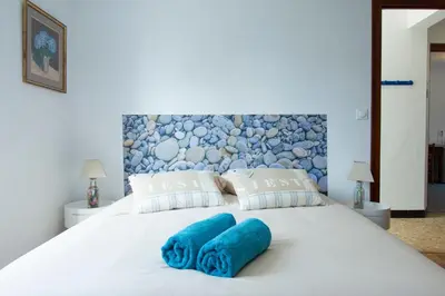 Un ou plusieurs lits dans un hébergement de l'établissement La Maison Bleue I Belle vue mer et Jardin