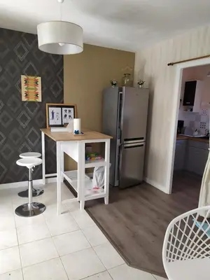 Cuisine ou kitchenette dans l'établissement Maison de vacances à Portsall