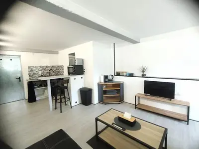 Cuisine ou kitchenette dans l'établissement Charmant studio pour 3 personnes