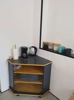 Plateau bouilloire dans l'établissement Charmant studio pour 3 personnes