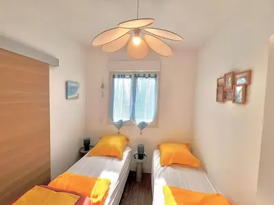 Un ou plusieurs lits dans un hébergement de l'établissement Maison lumineuse à LOCTUDY