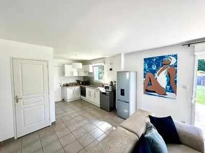Cuisine ou kitchenette dans l'établissement Jolie maison de vacances