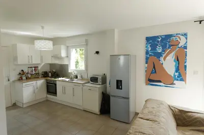 Cuisine ou kitchenette dans l'établissement Jolie maison de vacances