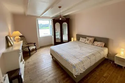 Un ou plusieurs lits dans un hébergement de l'établissement Locquenole - maison avec vue mer