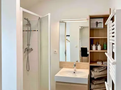 Salle de bains dans l'établissement Bel appartement exposé Sud-ouest avec terrasse
