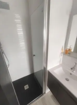 Salle de bains dans l'établissement Maison lumineuse, quartier calme, proche mer, 8 personnes