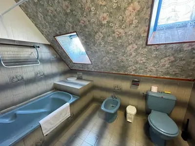Salle de bains dans l'établissement Loctudy T2 vintage terrasse vue mer