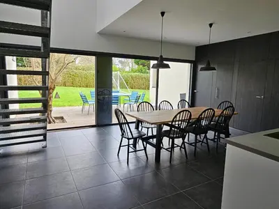 Coin salon dans l'établissement Maison d'architecte 9p - 400m de la mer & du bourg