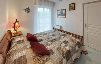 Un ou plusieurs lits dans un hébergement de l'établissement 4 Bedroom Stunning Home In Gouesnach