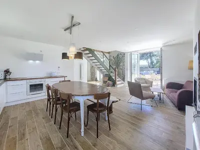 Cuisine ou kitchenette dans l'établissement Maison Bord de Plage avec Piscine, Sauna, Bains à Remous, Volley