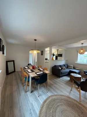 Coin salon dans l'établissement Dans le petit bourg