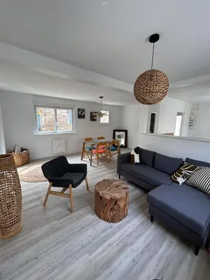 Coin salon dans l'établissement Dans le petit bourg