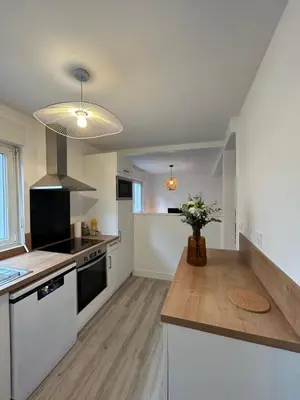 Cuisine ou kitchenette dans l'établissement Dans le petit bourg