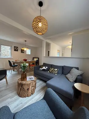 Coin salon dans l'établissement Dans le petit bourg