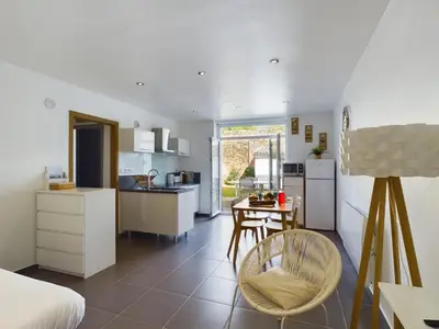Cuisine ou kitchenette dans l'établissement -GARDEN - Une Oasis au coeur de Concarneau