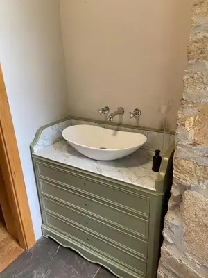 Salle de bains dans l'établissement Garden Cottage Kervolongar