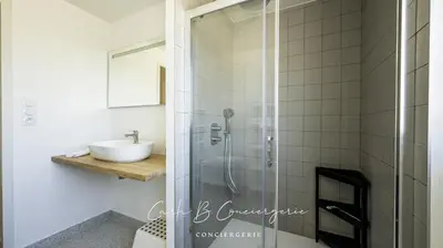 Salle de bains dans l'établissement LE BELVEDERE - Appartement pleine vue mer 6 pers Concarneau